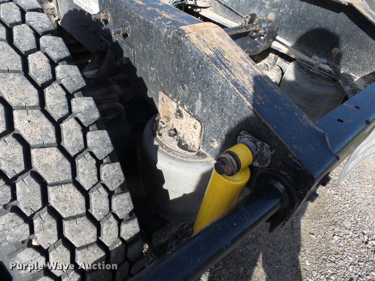 image for item K3420 2000 International 4900 semi truck