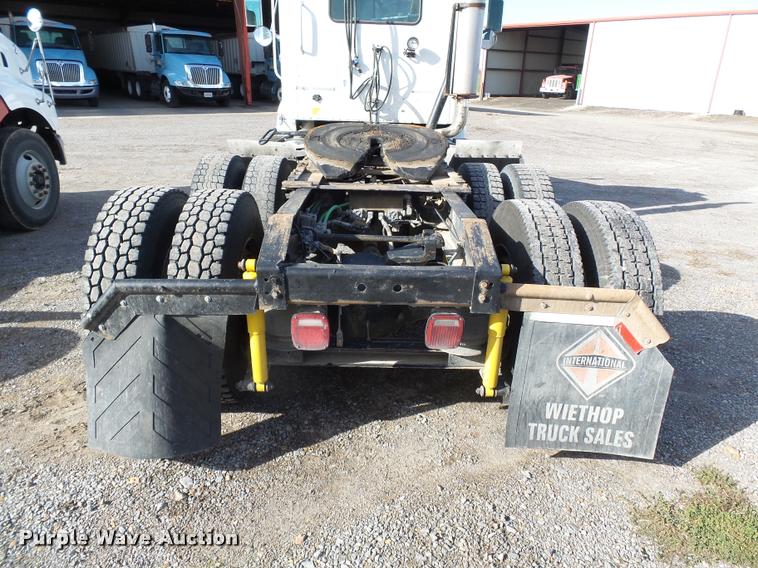 image for item K3420 2000 International 4900 semi truck