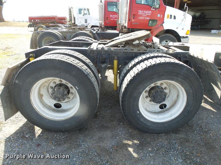 image for item K3420 2000 International 4900 semi truck