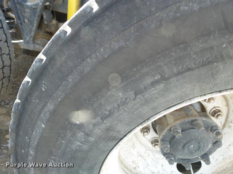 image for item K3420 2000 International 4900 semi truck