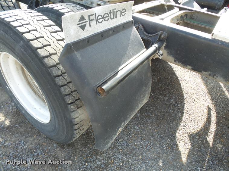 image for item K3420 2000 International 4900 semi truck