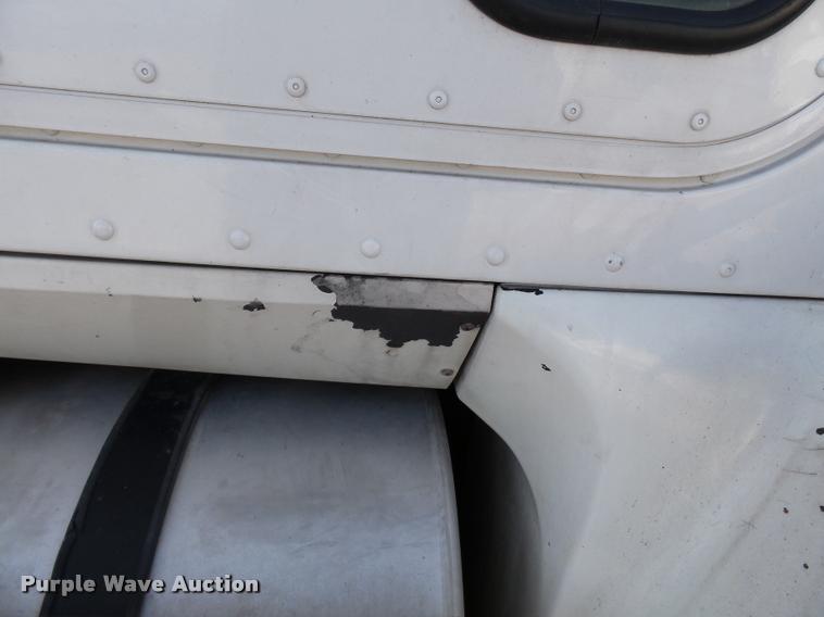 image for item K3420 2000 International 4900 semi truck