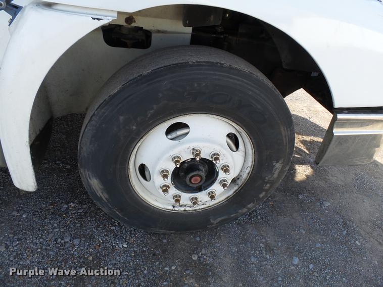 image for item K3420 2000 International 4900 semi truck