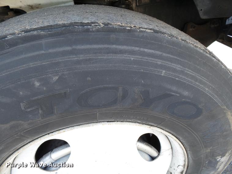 image for item K3420 2000 International 4900 semi truck