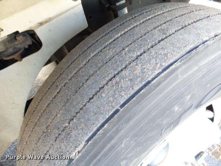 image for item K3420 2000 International 4900 semi truck