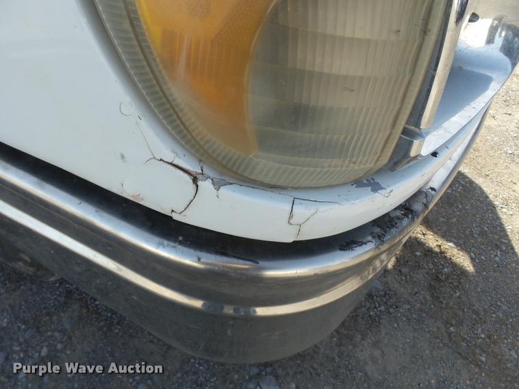 image for item K3420 2000 International 4900 semi truck