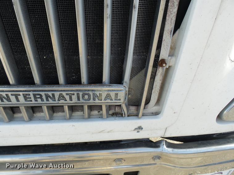 image for item K3420 2000 International 4900 semi truck