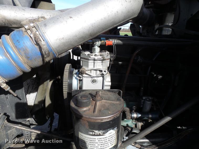 image for item K3420 2000 International 4900 semi truck