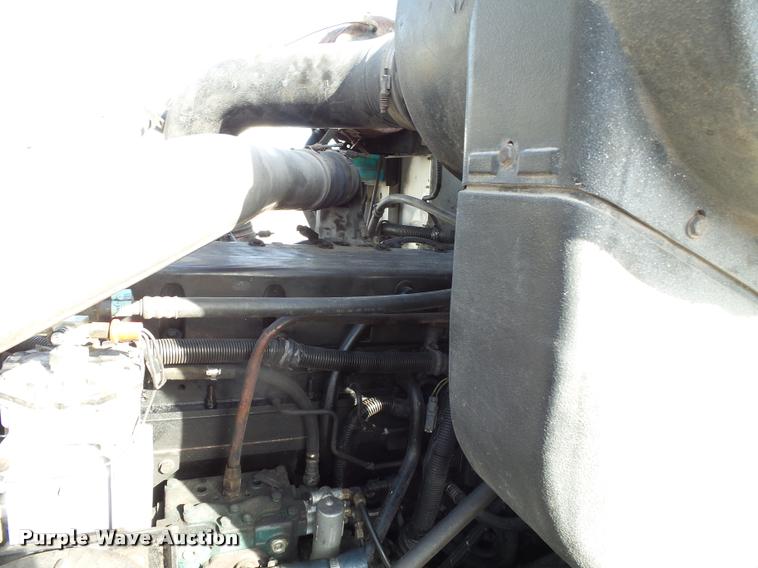 image for item K3420 2000 International 4900 semi truck