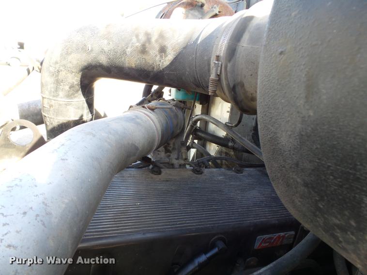 image for item K3420 2000 International 4900 semi truck