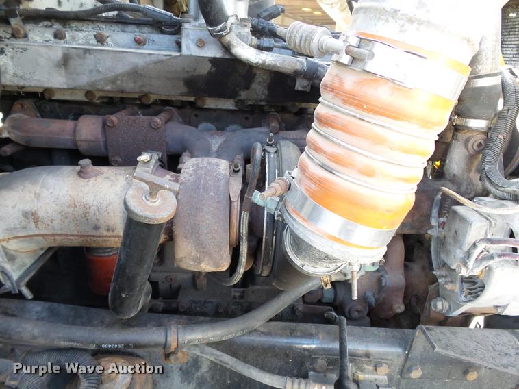 image for item K3420 2000 International 4900 semi truck