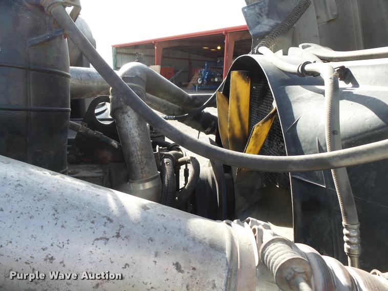 image for item K3420 2000 International 4900 semi truck