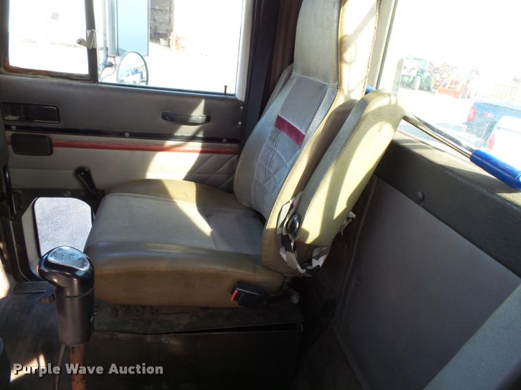 image for item K3420 2000 International 4900 semi truck