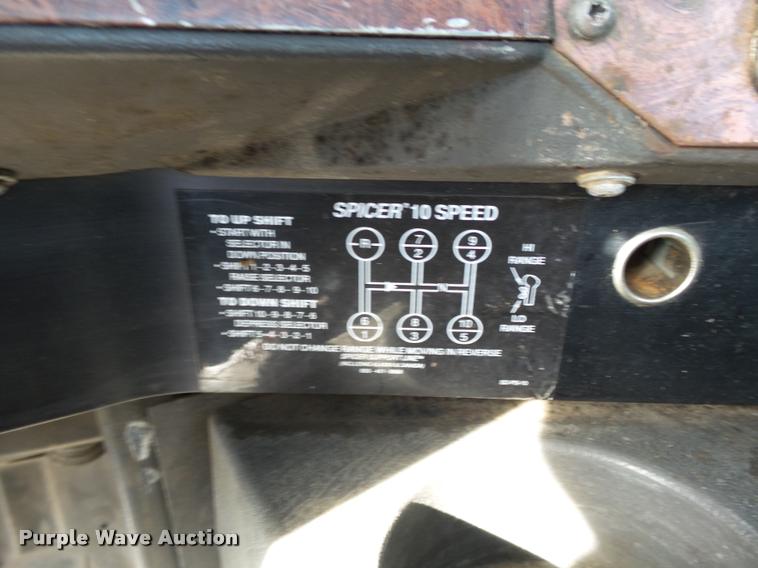 image for item K3420 2000 International 4900 semi truck