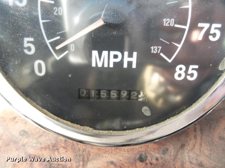 image for item K3420 2000 International 4900 semi truck