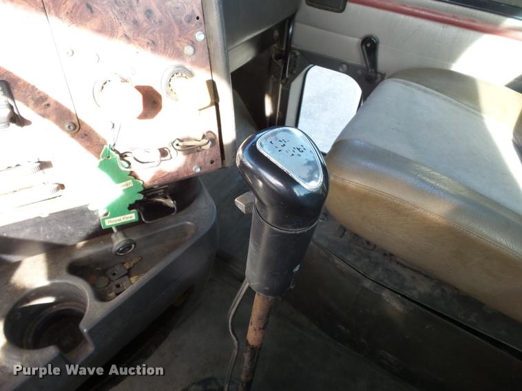 image for item K3420 2000 International 4900 semi truck