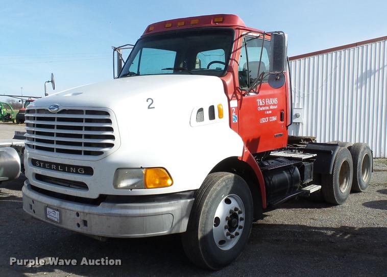 image for item K3421 2000 Sterling A9500 semi truck
