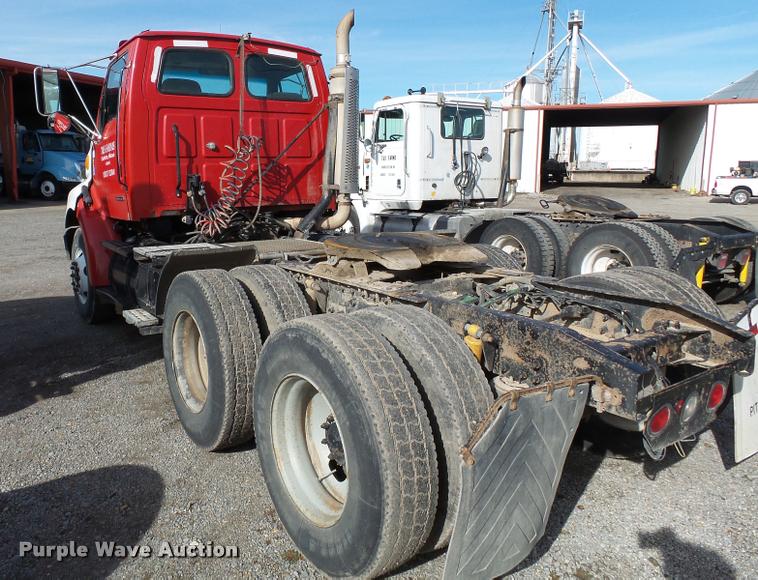 image for item K3421 2000 Sterling A9500 semi truck