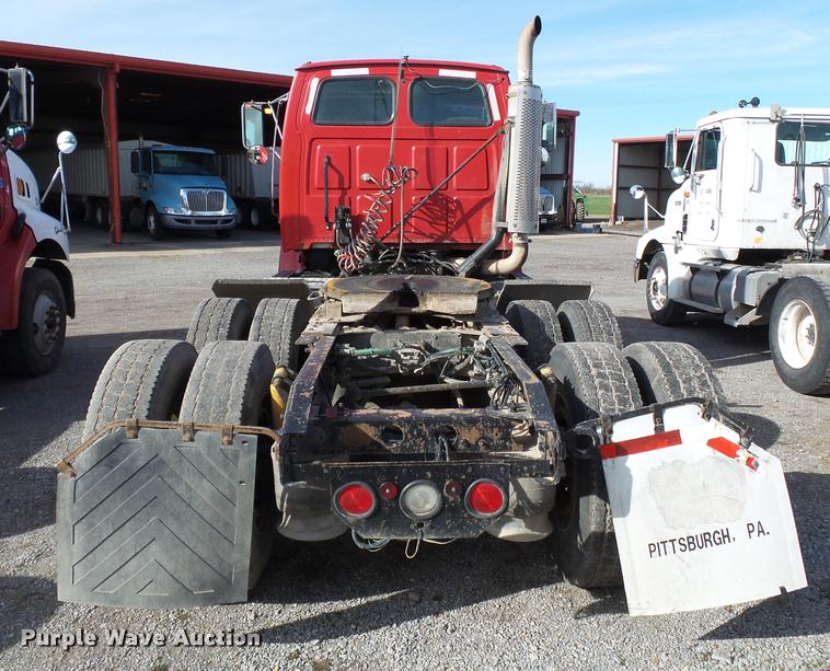 image for item K3421 2000 Sterling A9500 semi truck