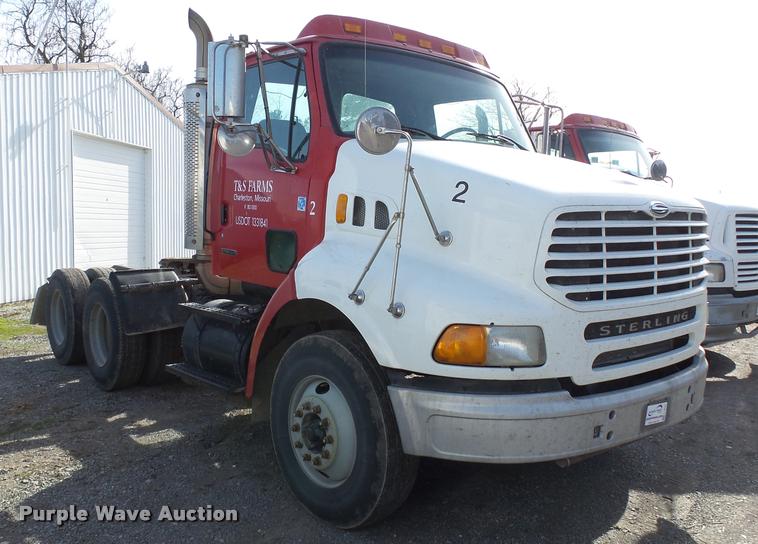 image for item K3421 2000 Sterling A9500 semi truck