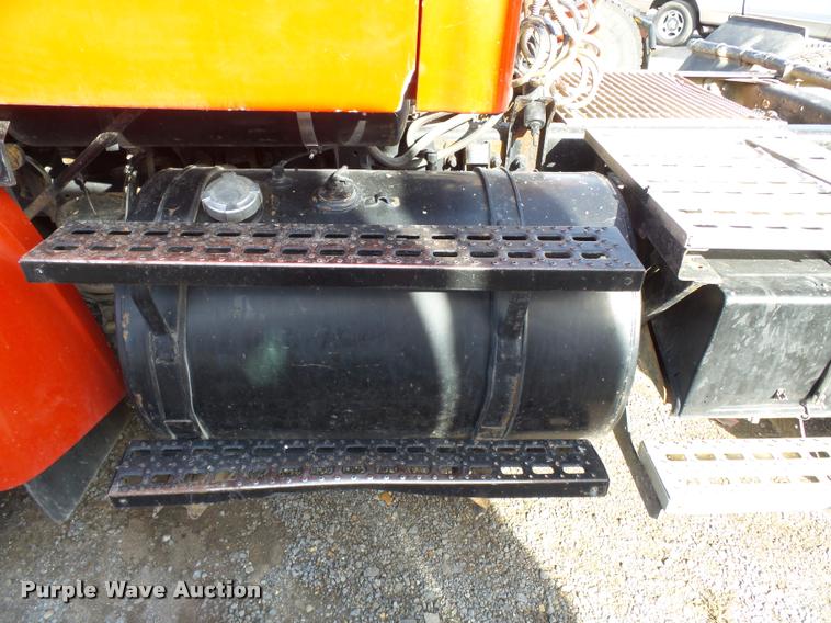 image for item K3421 2000 Sterling A9500 semi truck