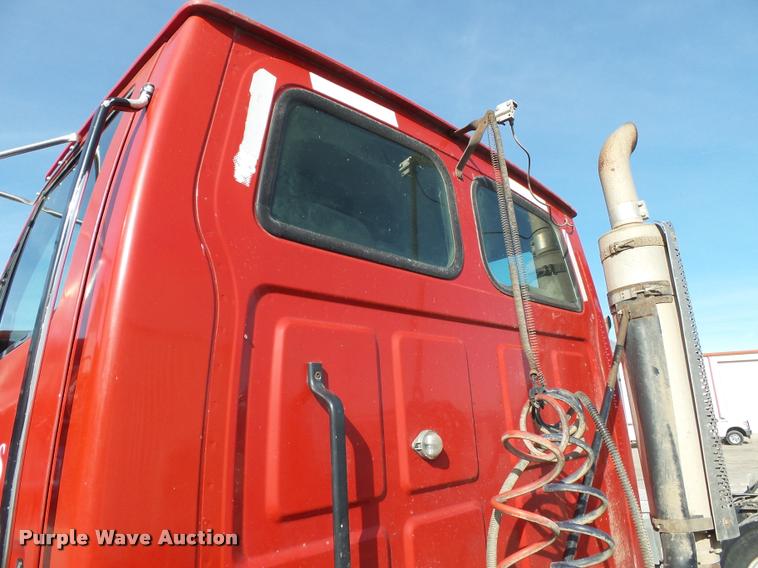 image for item K3421 2000 Sterling A9500 semi truck