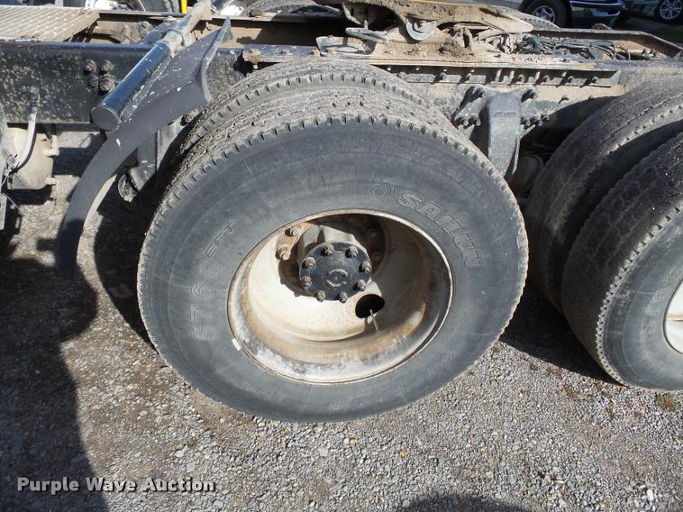 image for item K3421 2000 Sterling A9500 semi truck