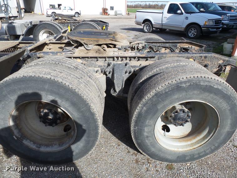 image for item K3421 2000 Sterling A9500 semi truck