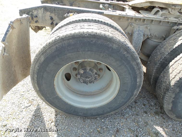 image for item K3421 2000 Sterling A9500 semi truck