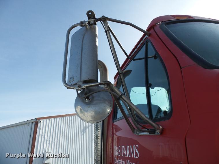 image for item K3421 2000 Sterling A9500 semi truck