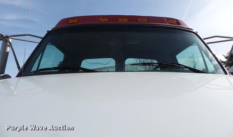 image for item K3421 2000 Sterling A9500 semi truck