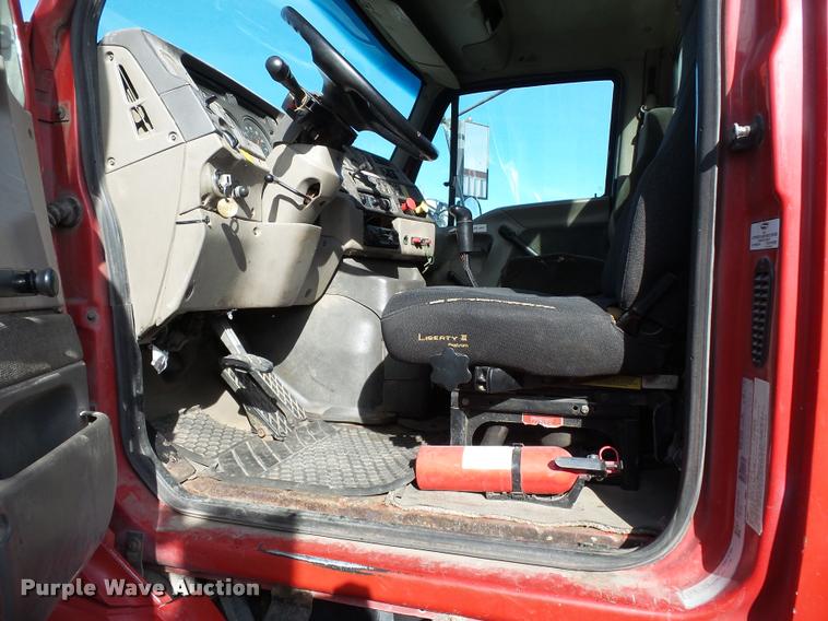 image for item K3421 2000 Sterling A9500 semi truck