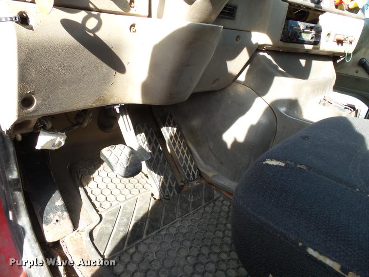 image for item K3421 2000 Sterling A9500 semi truck