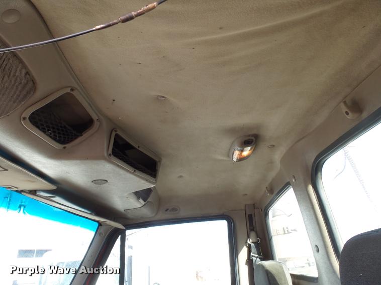 image for item K3421 2000 Sterling A9500 semi truck