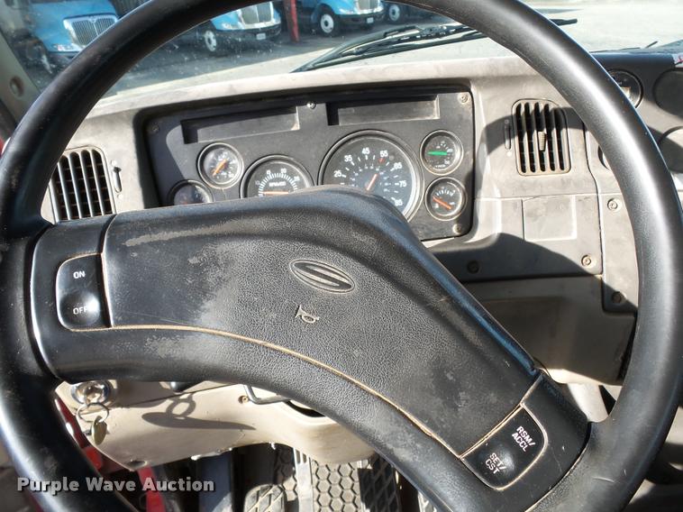 image for item K3421 2000 Sterling A9500 semi truck