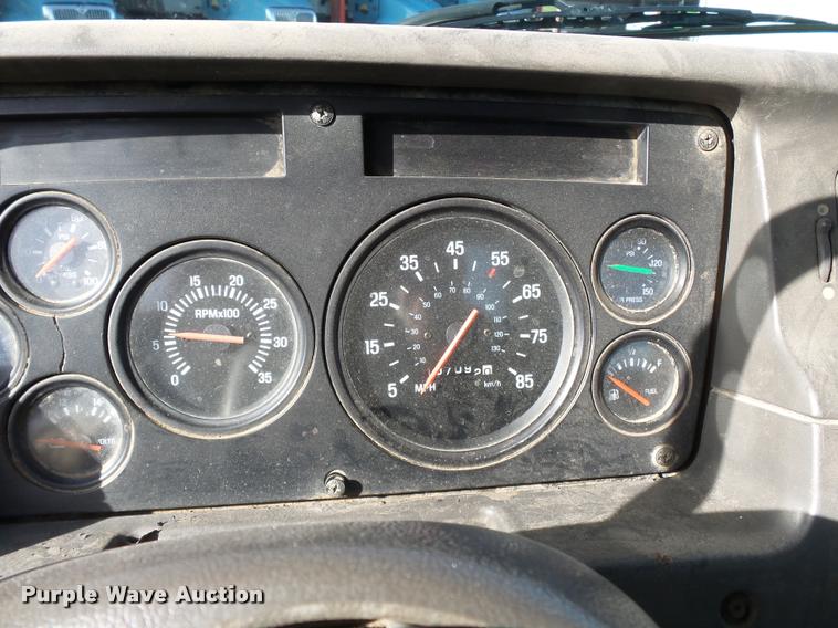 image for item K3421 2000 Sterling A9500 semi truck