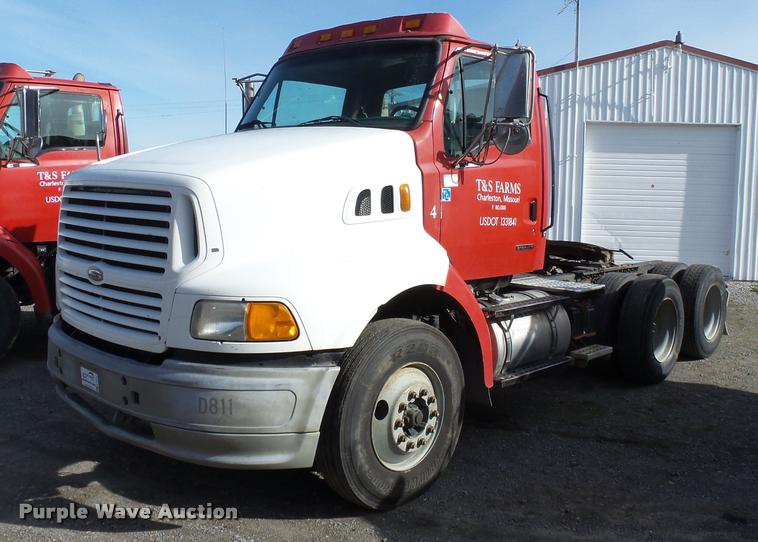 image for item K3422 2000 Sterling A9500 semi truck