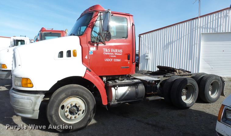 image for item K3422 2000 Sterling A9500 semi truck