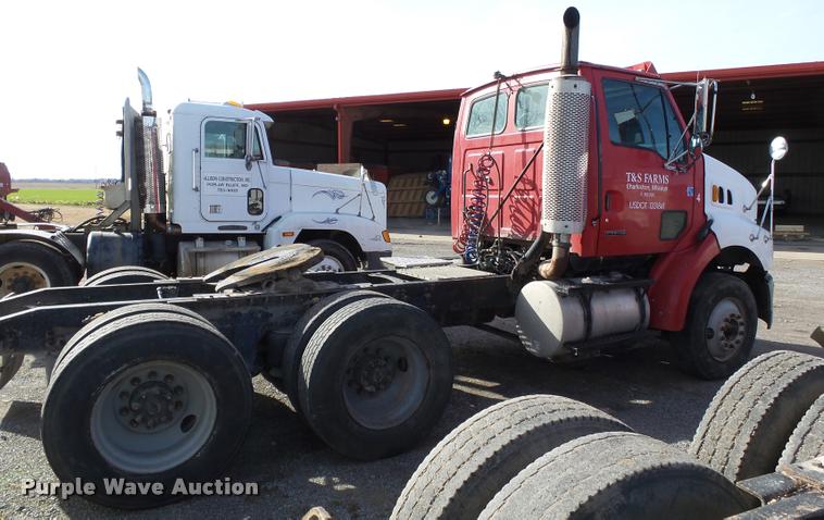 image for item K3422 2000 Sterling A9500 semi truck