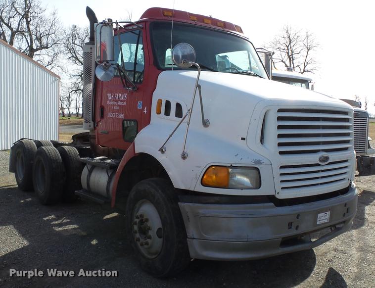 image for item K3422 2000 Sterling A9500 semi truck