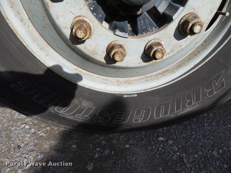 image for item K3422 2000 Sterling A9500 semi truck