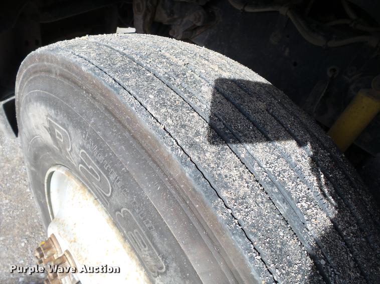 image for item K3422 2000 Sterling A9500 semi truck