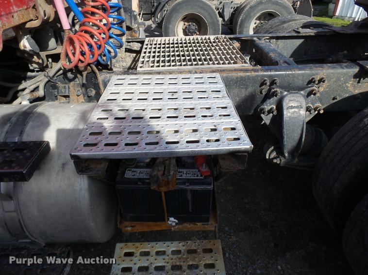 image for item K3422 2000 Sterling A9500 semi truck