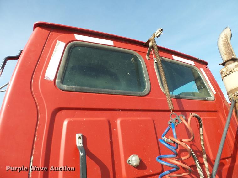 image for item K3422 2000 Sterling A9500 semi truck