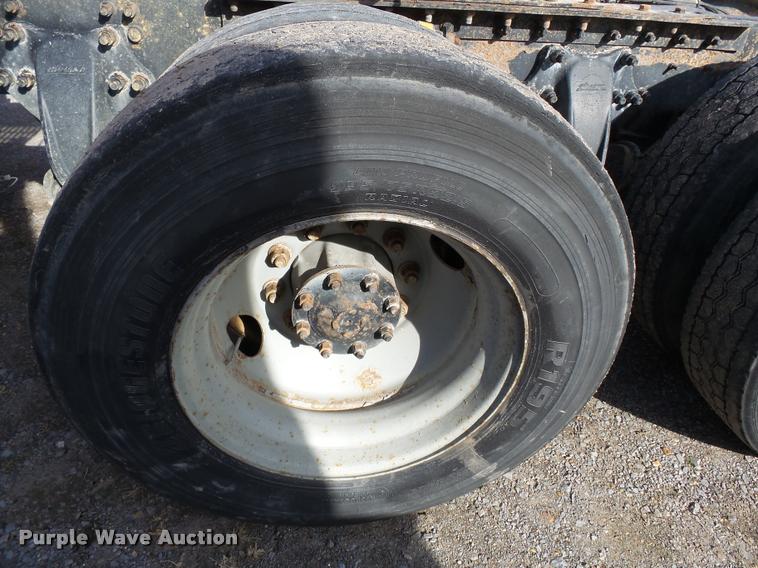 image for item K3422 2000 Sterling A9500 semi truck