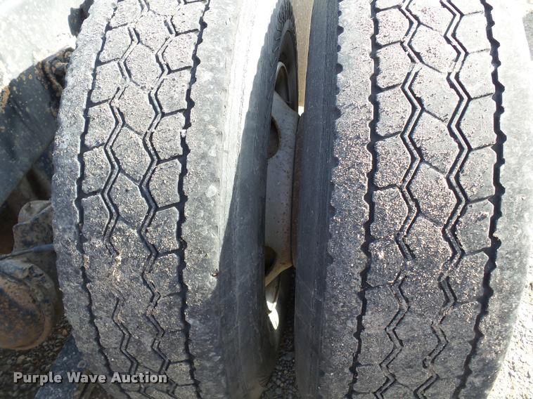 image for item K3422 2000 Sterling A9500 semi truck