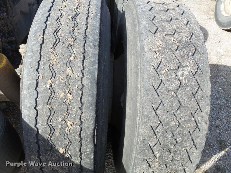 image for item K3422 2000 Sterling A9500 semi truck