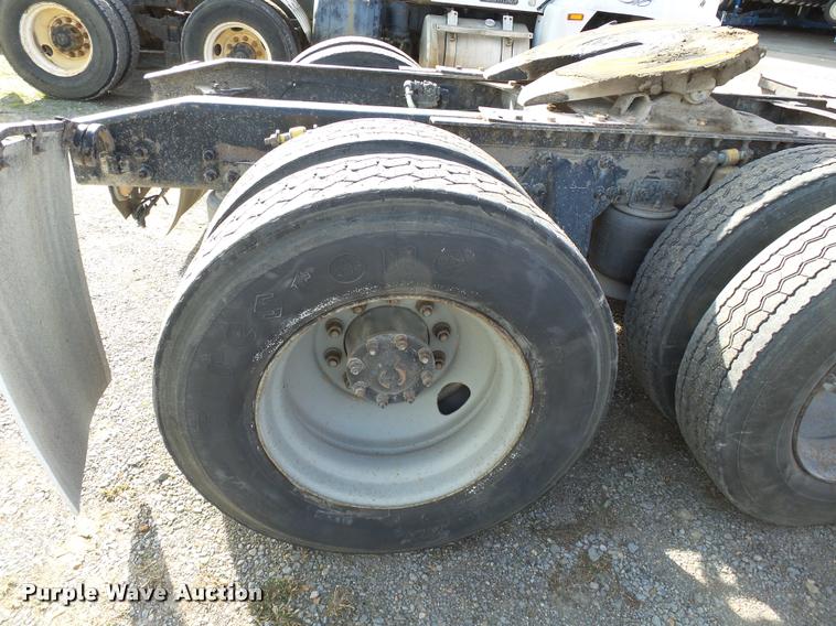 image for item K3422 2000 Sterling A9500 semi truck