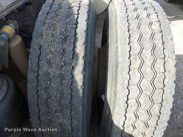 image for item K3422 2000 Sterling A9500 semi truck