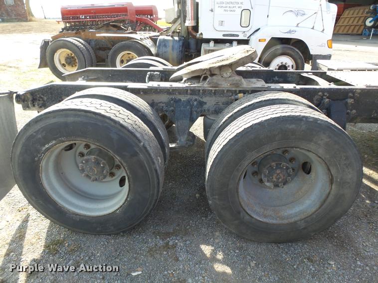 image for item K3422 2000 Sterling A9500 semi truck